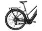 Zwarte elektrische fiets met bagagedrager en achterwiel