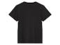 Een zwart t-shirt met korte mouwen op een witte achtergrond.