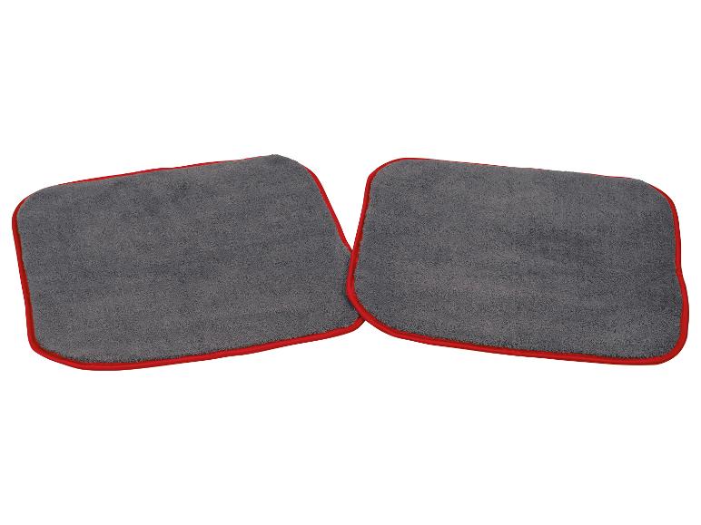 Twee grijze microvezeldoeken met rode rand