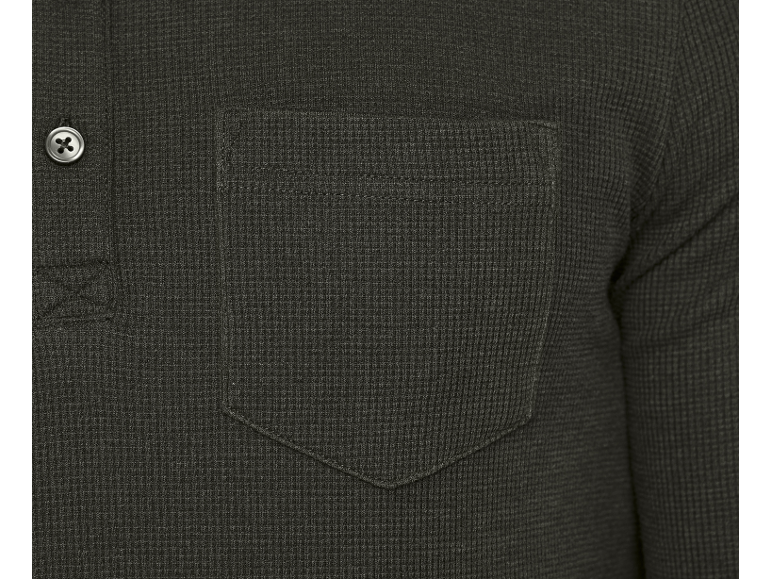 Herenwafelshirt met lange mouwen, borstzak en knoop.