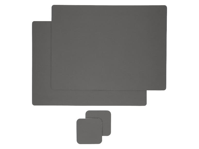 Set van grijze placemats en onderzetters