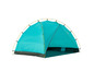Een blauwe campingtent met gele stokken.