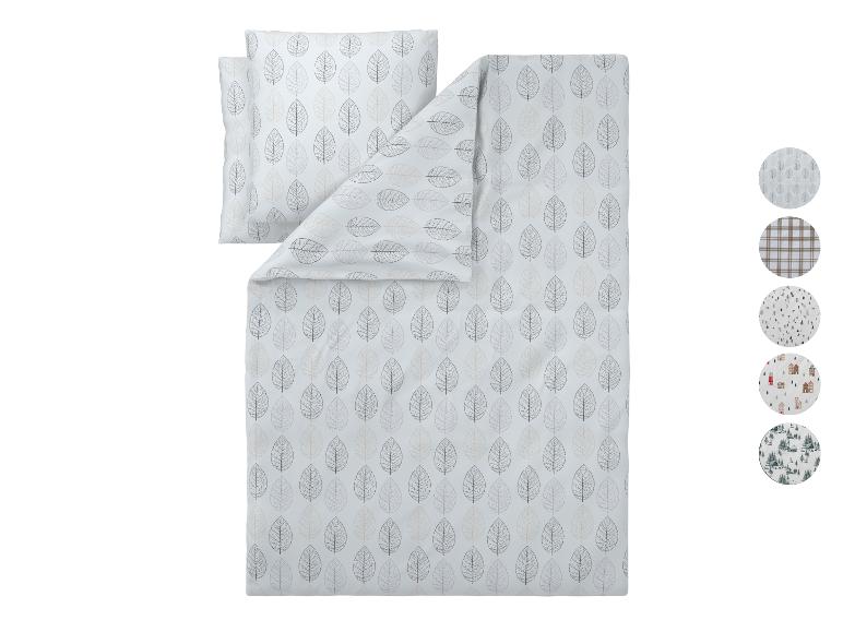 Beddengoed met bladprint en selectie van andere bedrukte textiel.