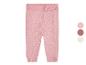 Roze gebreide broek voor baby's.