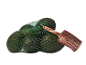 Net met rijpe avocado's met een etiket op een zwarte achtergrond.