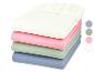 Stapel hoeslakens in pastelkleuren: gebroken wit, roze, mintgroen en blauw.