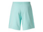 Lichtblauwe shorts met blauwe strepen.