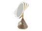 Gouden verlichte make-upspiegel met luidspreker en draadloze oplader.