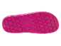 Roze zool van een slipper met een getextureerd patroon.