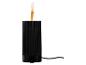 Zwarte diffuser met vlameffect en bedieningsknoppen, aangesloten met een kabel.