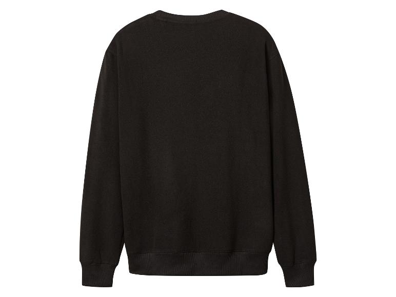 Eenvoudige zwarte trui met lange mouwen, achteraanzicht