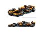 Lego McLaren Formule 1-racewagen in oranje en zwart, vanuit twee hoeken getoond.