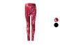 Rode sportlegging met wit marmerpatroon en twee kleurstalen ernaast.