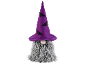 Halloween kabouter met paarse heksenhoed en vleermuizen, grijze baard en neus.