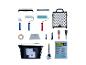 Een set behanggereedschap inclusief borstels, rollers, tape en afdekfolie.