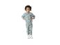 Jongen in mintgroene tweedelige pyjama met leeuwenprint.