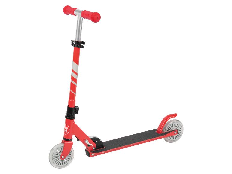 Rode Playtive step voor kinderen, sportief design.
