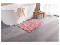 Roze badmat in een moderne badkamer.