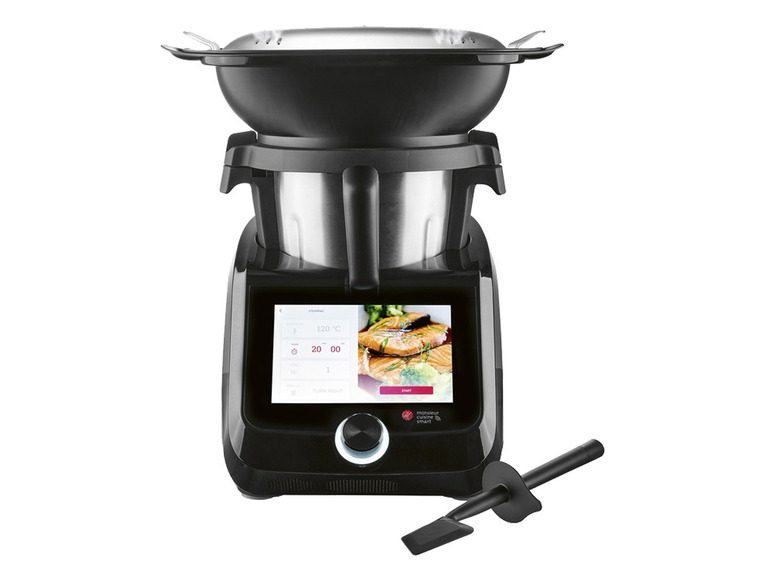 Een Monsieur Cuisine Smart multicooker met een stoommand en een spatel.