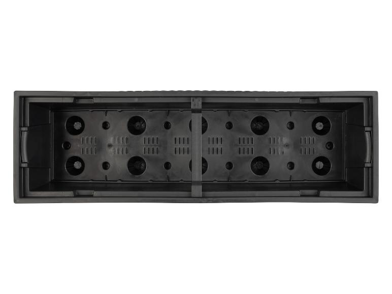 Zwarte plastic plantenbak met drainagesysteem, bovenaanzicht