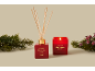 Kerstdiffuser en kaars 'Christmas Cedar' met dennentakken.