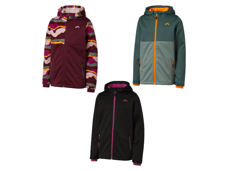 Drie softshell jassen voor kinderen in verschillende kleuren en patronen.