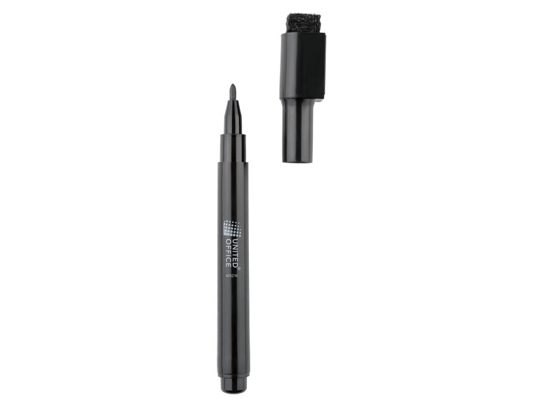 Een zwarte whiteboard marker en een spons met de naam United Office.
