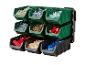 Wandorganizer met negen bakken gevuld met schroeven, pluggen en connectoren.