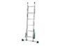 Vouwbare aluminium ladder met stabilisatoren.
