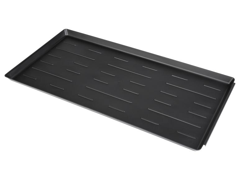 Zwarte plastic bak voor de auto.