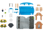 Speelgoedtreinstation set met treinen, rails, gebouwen, figuren en accessoires.