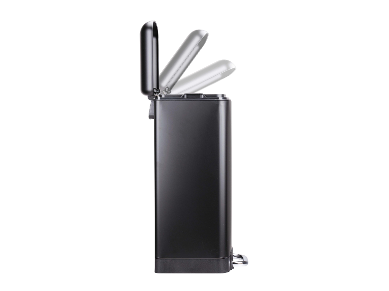 Een zwarte metalen prullenbak met een opklapbaar deksel.