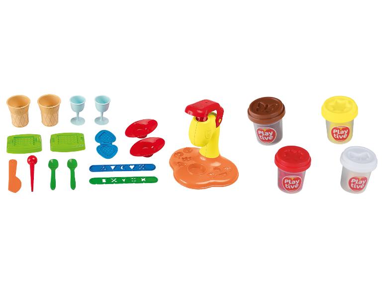 Play-Doh speelset met ijsmachine en verschillende accessoires.