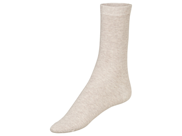 Beige sokken met een lichte textuur.