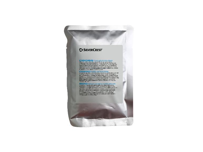 Tapijt- en bekledingsreiniger in een zilveren zakje met instructies in het Engels, Duits en Frans.