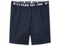 Donkerblauwe shorts met 'Wild Club Est. 1980' print.