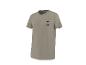Kakikleurig T-shirt met de tekst 'MEET ME AT THE BEACH' op de borst.