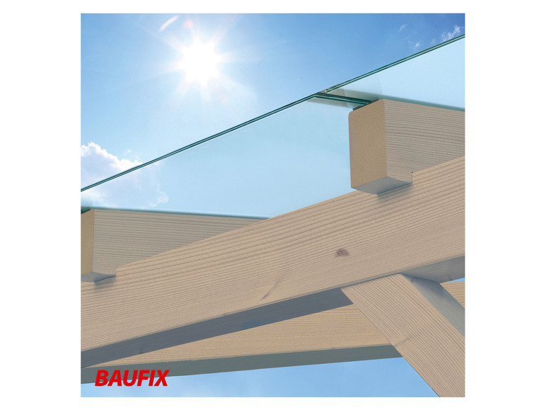 Houten constructie met glazen dak, merk Baufix.