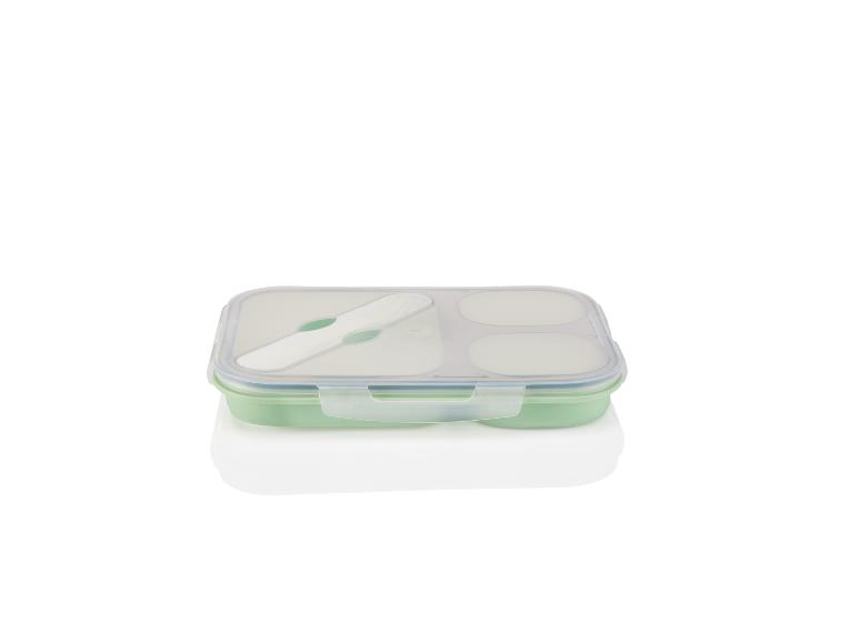 Groene lunchbox met compartimenten, deksel en ingebouwd lepeltje.