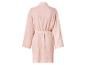 Roze badjas met ceintuur, achteraanzicht.