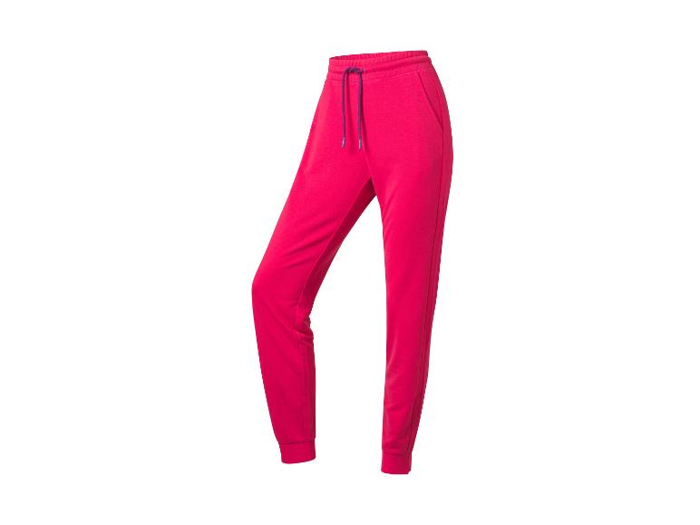 Een roze joggingbroek voor dames.
