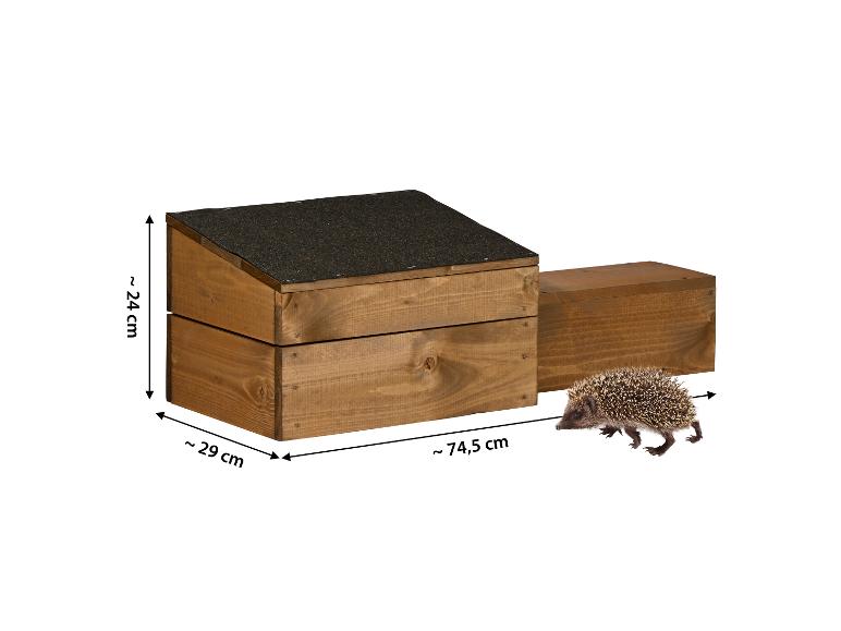 Houten egelhuis met afmetingen: hoogte ~24 cm, breedte ~29 cm, lengte ~74,5 cm.