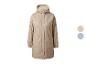 Beige regenjas met capuchon en lichte voering, met twee kleuropties.