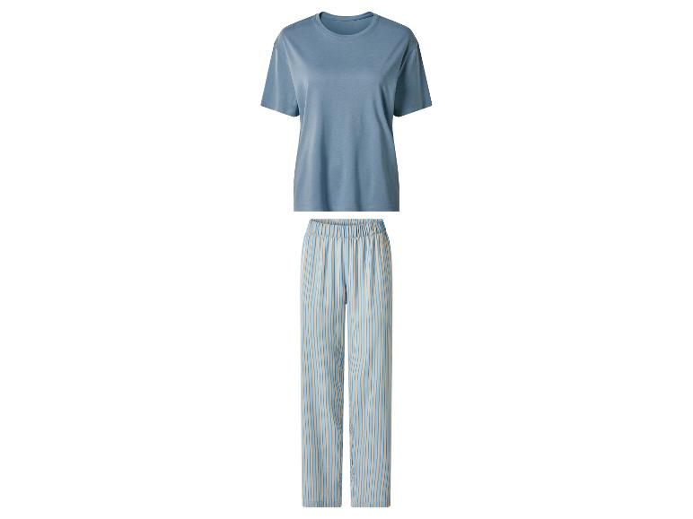 Blauw T-shirt met korte mouwen en gestreepte pyjamabroek.