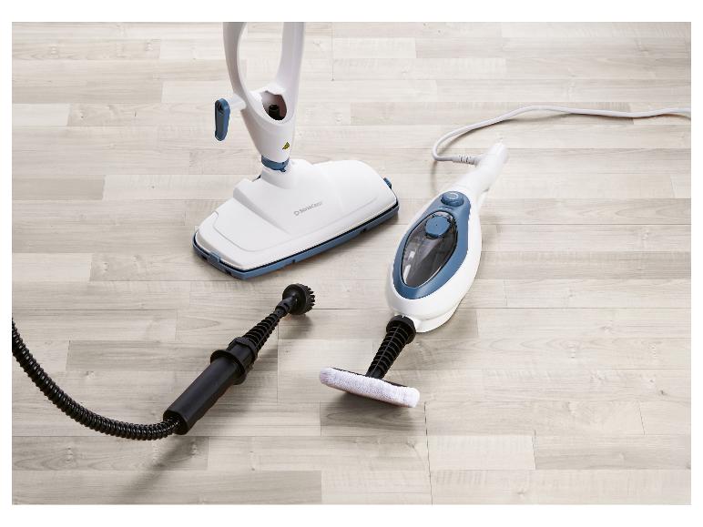 SilverCrest stoommop en handstoomreiniger met accessoires op een lichte houten vloer