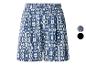 Dames shorts met blauw-wit ikat patroon, met elastische tailleband.