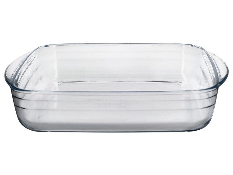 Transparante glazen ovenschaal met handvatten.