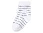 Een wit paar sokken met grijze strepen.