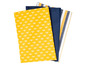 Gele en blauwe theedoeken met een patroon.
