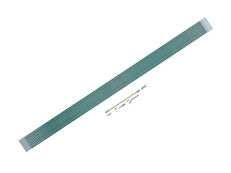 Een set groene glasvezelkabeltrekstangen met diverse metalen hulpstukken.
